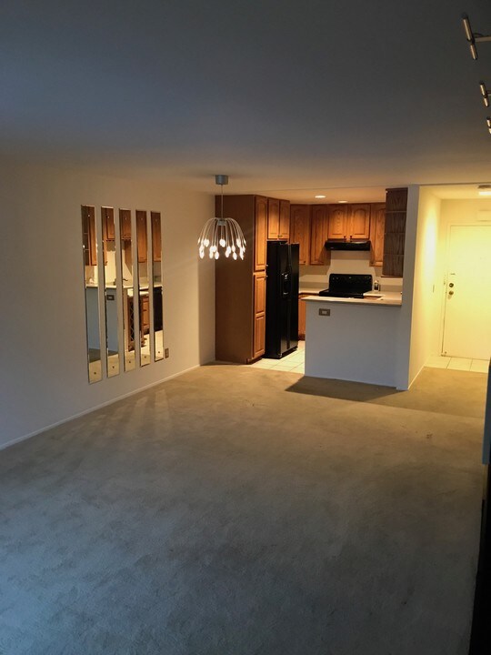 10250 Caminito Cuervo in San Diego, CA - Building Photo