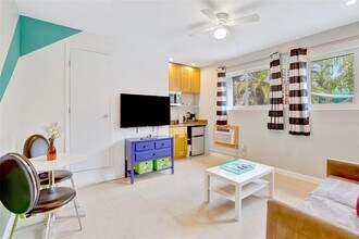 320 Hendricks Is, Unit 4 in Fort Lauderdale, FL - Foto de edificio - Building Photo
