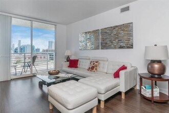 18800 NE 29th Ave, Unit # 613 in Miami, FL - Building Photo - Building Photo
