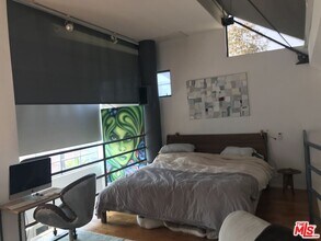 1015 Marine St in Santa Monica, CA - Building Photo - Building Photo