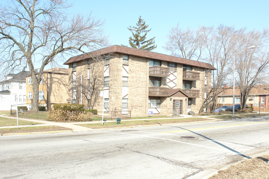 9602 Schiller Blvd in Franklin Park, IL - Building Photo