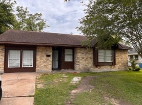 3306 Westhampton Dr in Houston, TX - Building Photo