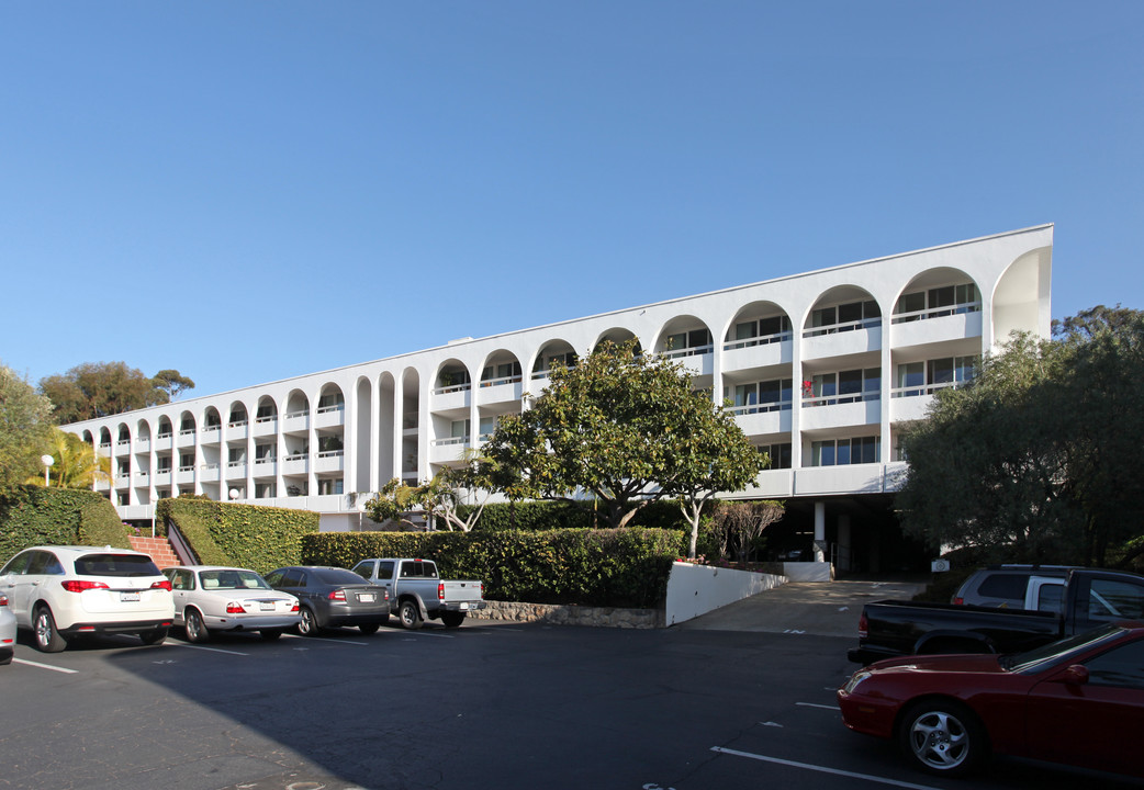 Villa Fontana Apartments in Santa Barbara, CA - Foto de edificio