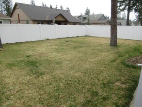 6768 N Idlewood Dr in Coeur d'Alene, ID - Building Photo - Building Photo
