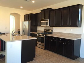 6008 Moonstone Peak Dr in Bakersfield, CA - Building Photo - Building Photo