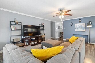 5842 Silver Frst Dr in Houston, TX - Building Photo - Building Photo