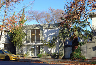 2425 Q St in Sacramento, CA - Building Photo - Building Photo