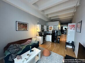 12 Stoneholm St, Unit 510 in Boston, MA - Foto de edificio - Building Photo