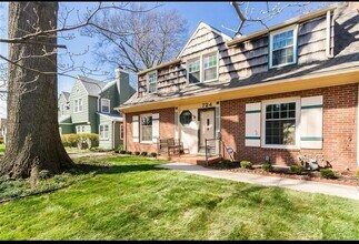 724 W Gregory Blvd in Kansas City, MO - Foto de edificio - Building Photo