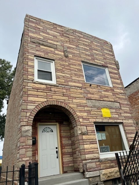 326 N Francisco Ave in Chicago, IL - Building Photo