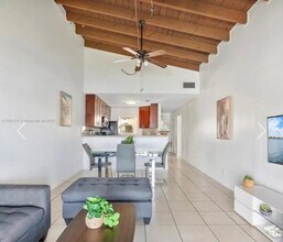 2423 SW 58th Manor in Fort Lauderdale, FL - Building Photo - Building Photo