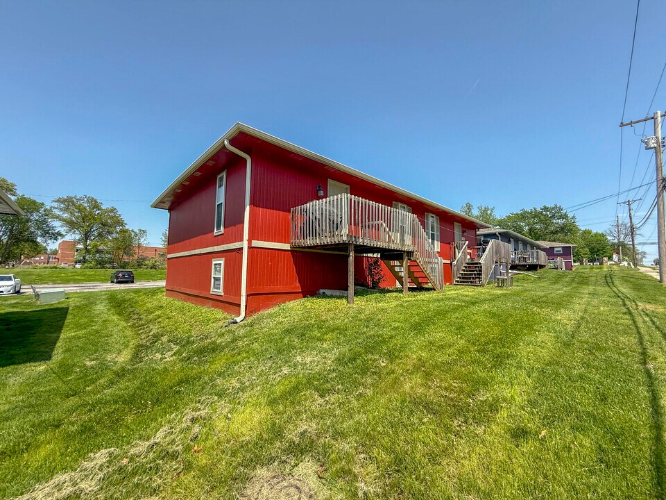 1011 W Ash St in Columbia, MO - Building Photo