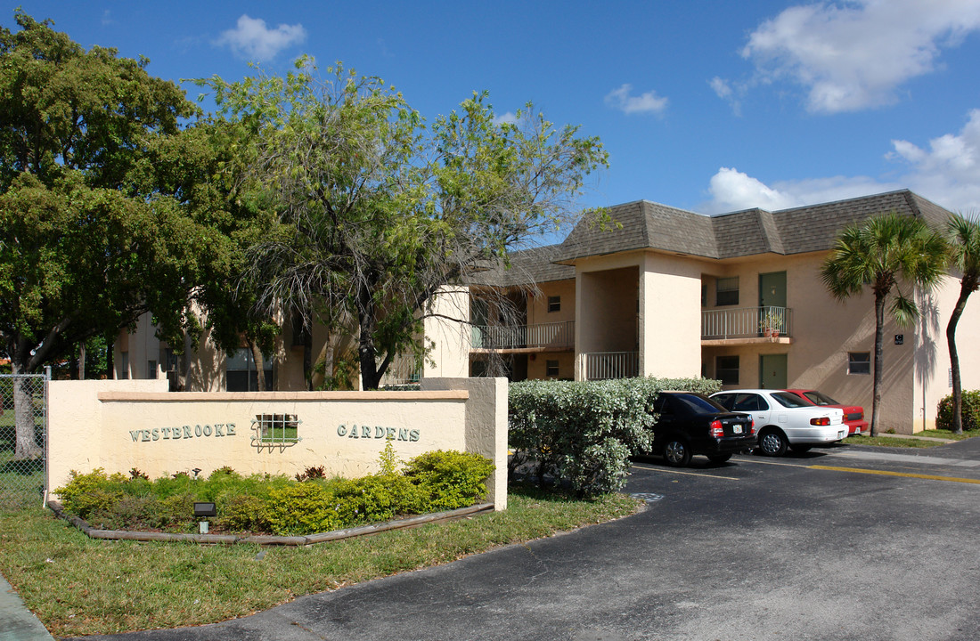 Westbrook Gardens Apartments in Miami, FL - Building Photo