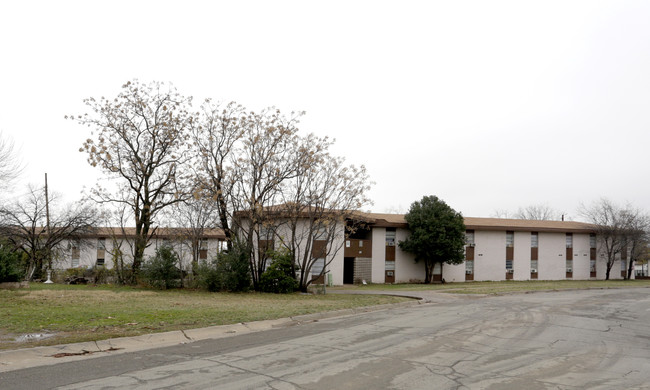 Su Casa Apartments in Dallas, TX - Building Photo - Building Photo