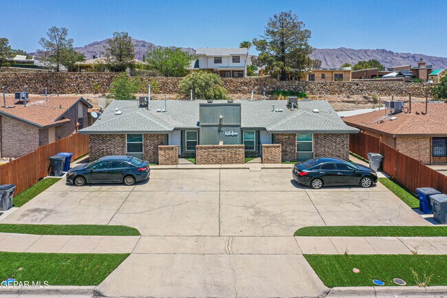 630 White Cliffs Dr in El Paso, TX - Building Photo - Building Photo