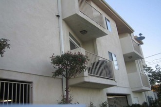 National Townhomes in Los Angeles, CA - Building Photo - Building Photo