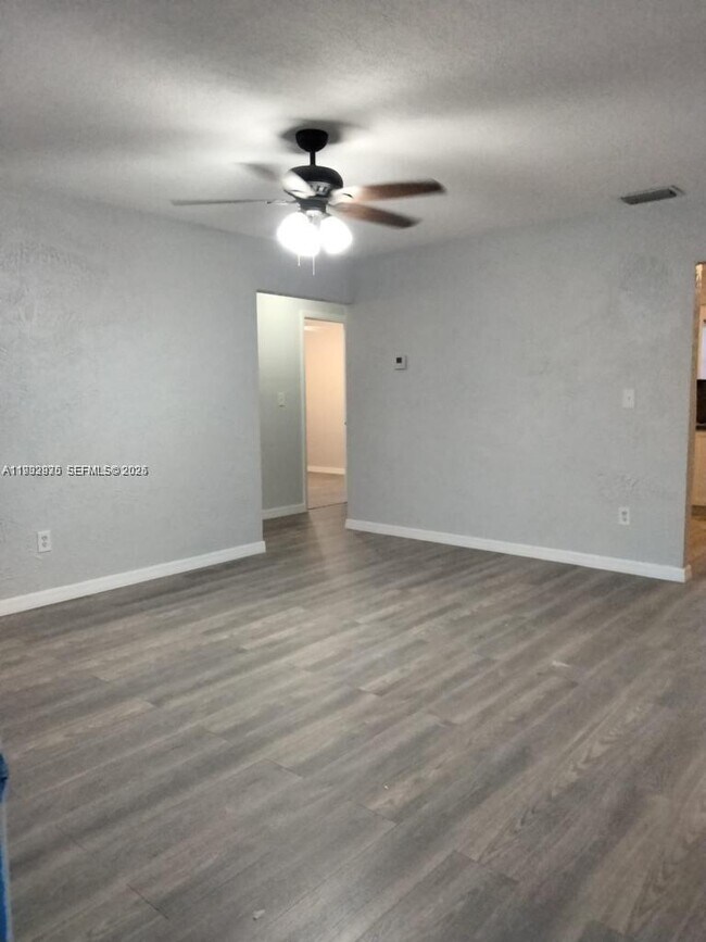 826 SW 5th Ct in Hallandale Beach, FL - Building Photo - Building Photo