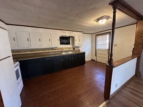 7992 Reynolda Rd in Tobaccoville, NC - Building Photo - Building Photo