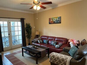 8055 Cambridge St in Houston, TX - Building Photo - Building Photo