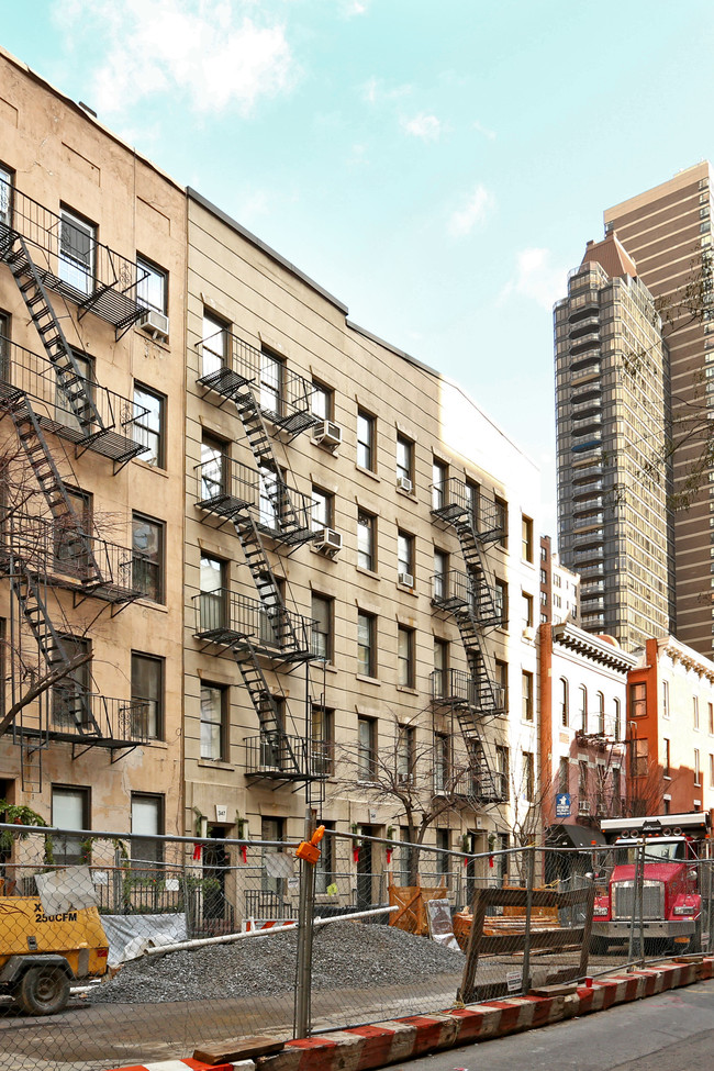 AEJ Mews 58th in New York, NY - Building Photo - Building Photo