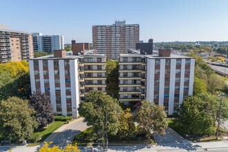 Parsienne I in Toronto, ON - Building Photo - Building Photo