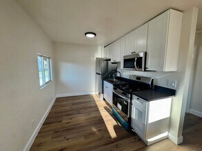 1379 Temple Ave in Santa Rosa, CA - Foto de edificio - Building Photo