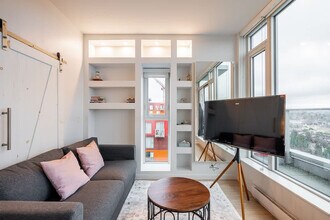 933 E Hastings St in Vancouver, BC - Building Photo - Building Photo