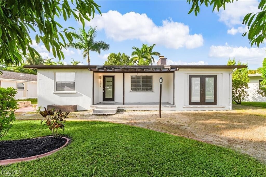4472 E Riverside Dr in Ft. Myers, FL - Building Photo