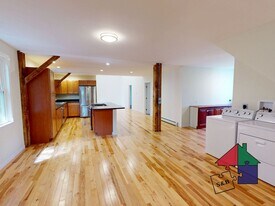 118 S Main St in Northfield, VT - Building Photo