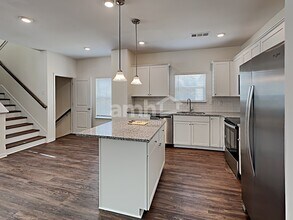 136 Ivy Brook Dr in Dallas, GA - Foto de edificio - Building Photo