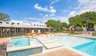 Creekside at Kenney's Fort in Round Rock, TX - Building Photo