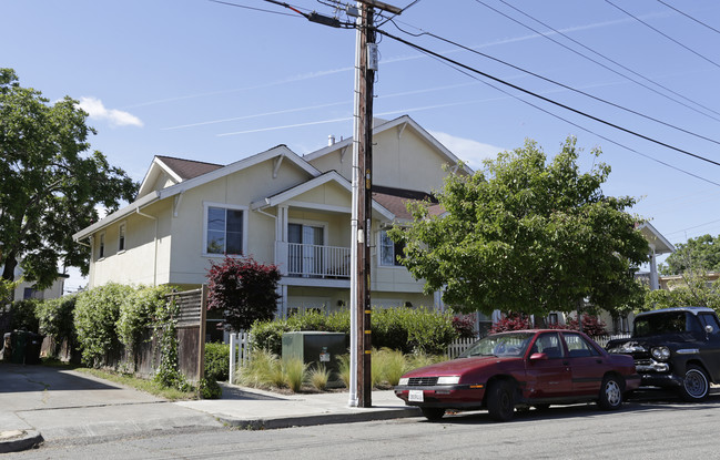 Downs Senior Housing in Emeryville, CA - Foto de edificio - Building Photo