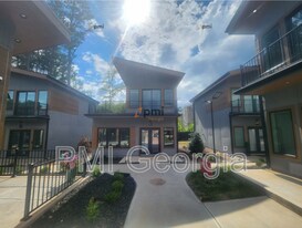 6305 Shannon Pkwy in Union City, GA - Building Photo