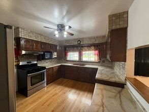 8037 S Wentworth Ave in Chicago, IL - Building Photo - Building Photo