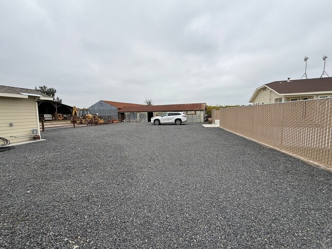 31450 Lone Tree Rd in Oakdale, CA - Building Photo - Building Photo