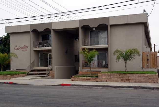 The Executive House in El Segundo, CA - Foto de edificio - Building Photo