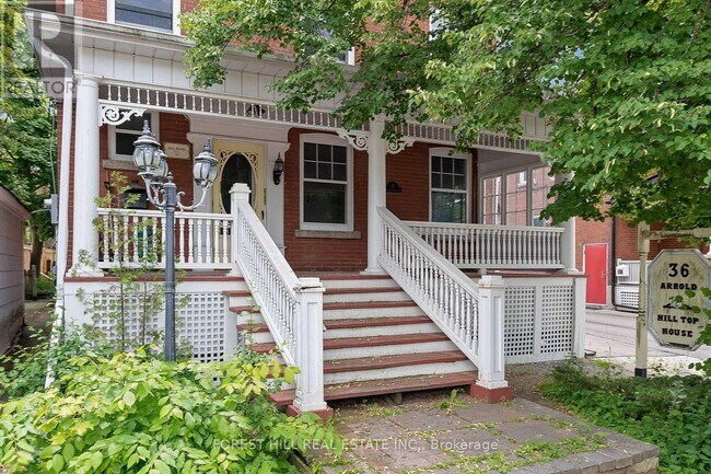 36 Arnold Crescent in Richmond Hill, ON - Building Photo - Building Photo