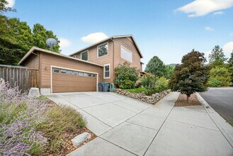 1719 Lithia Way in Talent, OR - Building Photo - Building Photo