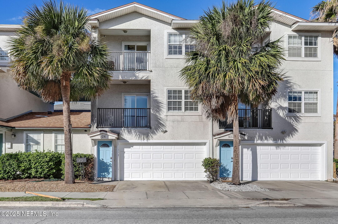 924 2nd St S in Jacksonville Beach, FL - Building Photo