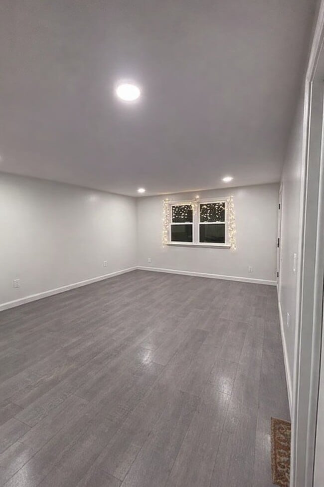 156 Main St in Canton, CT - Building Photo - Building Photo