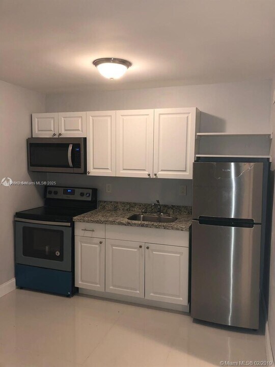 1479 NW 16th St in Miami, FL - Building Photo