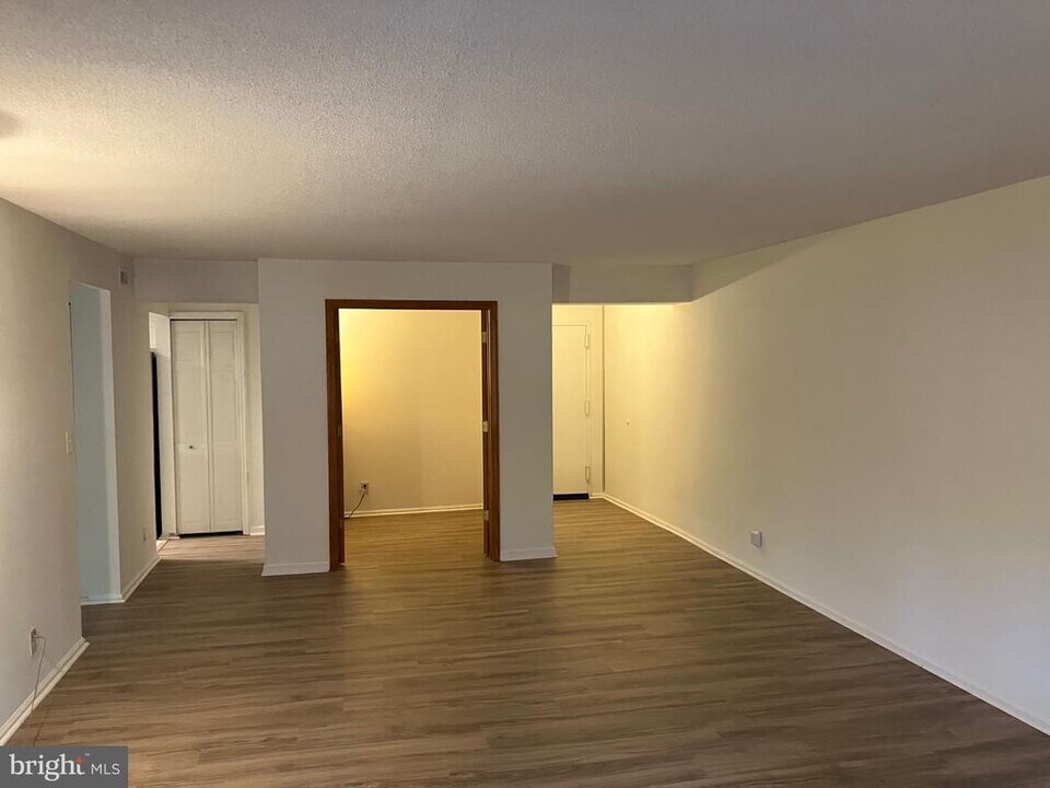 7680 Tremayne Pl in McLean, VA - Building Photo