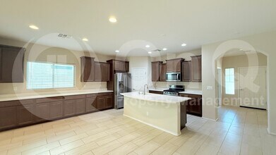 6613 W Sonoma Way in Florence, AZ - Building Photo - Building Photo