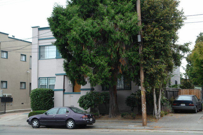 752 40th St in Oakland, CA - Foto de edificio - Building Photo