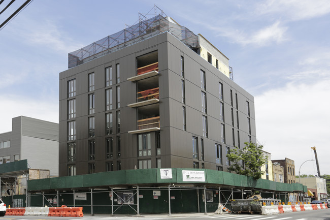 Talo 38 in Long Island City, NY - Foto de edificio - Building Photo