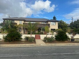 402 S Clementine St in Oceanside, CA - Building Photo
