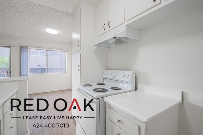 915 N Wilton Pl, Unit 113 in Los Angeles, CA - Building Photo - Building Photo