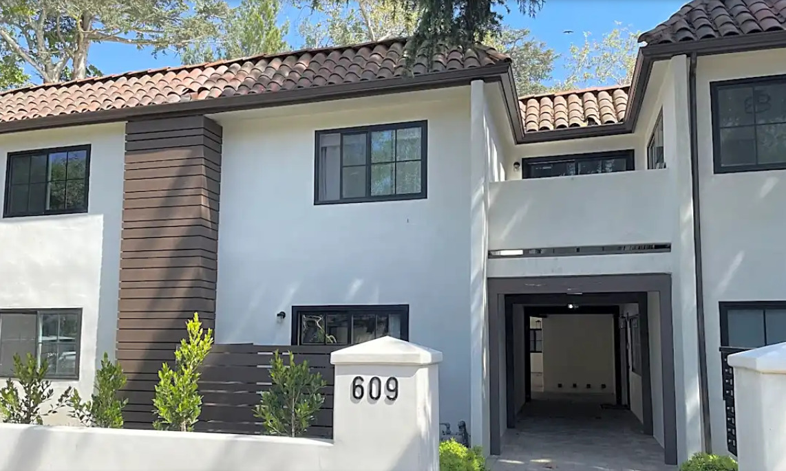 609 W Junipero St in Santa Barbara, CA - Building Photo