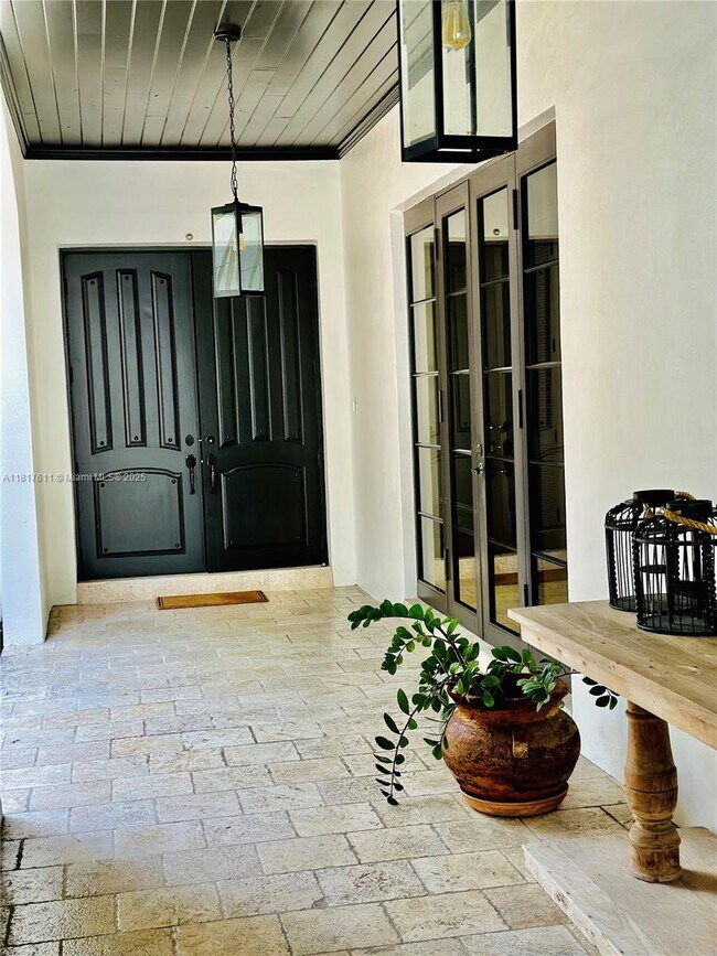 1668 Micanopy Ave in Miami, FL - Building Photo - Building Photo