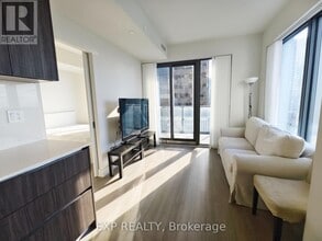 8 Cumberland St in Toronto, ON - Building Photo - Building Photo